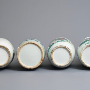 Quatre vases en porcelaine de Chine famille rose et bleu et blanc, 19/20ème — photo 5