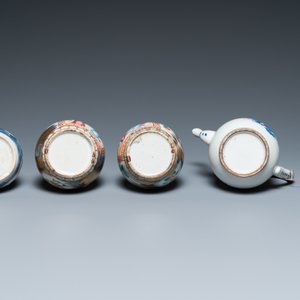 Quatre vases en porcelaine de Chine famille rose, un bol et une verseuse couverte en bleu et blanc, 19ème — photo 13