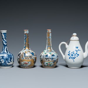 Quatre vases en porcelaine de Chine famille rose, un bol et une verseuse couverte en bleu et blanc, 19ème — photo 10