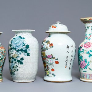 Quatre vases en porcelaine de Chine famille rose, verte et qianjiang cai, 19/20ème — photo 4