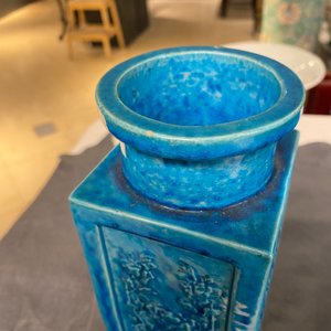 Quatre vases en porcelaine de Chine turquoise monochrome et un en céladon, 19/20ème — photo 27
