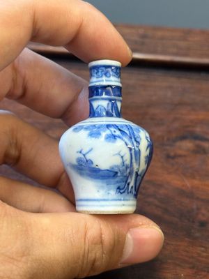 Quatre vases et une boîte couverte en porcelaine de Chine en bleu et blanc, tous marqués, 18/19ème — photo 12