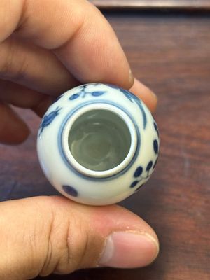 Quatre vases et une boîte couverte en porcelaine de Chine en bleu et blanc, tous marqués, 18/19ème — photo 29