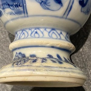Quatre vases miniatures et une base de narguilé en porcelaine de Chine en bleu et blanc, Kangxi — photo 29