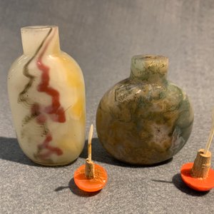 Quinze tabatières en jade, agate, malachite et autres pierres, 18/20ème — photo 30