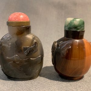 Quinze tabatières en jade, agate, malachite et autres pierres, 18/20ème — photo 31