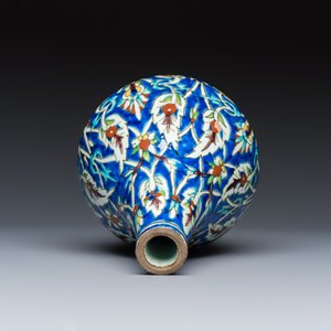 A Kutahya Iznik-style bottle vase with saz leaves — photo 5