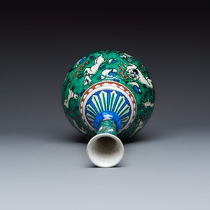 A Samson Iznik-style green-ground bottle vase with animals — foto 5
