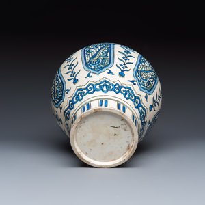An unusual large Samson Safavid-style black, blue and white vase — 照片 7
