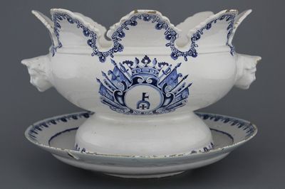 Rafraichissoir de verres rare ('monteith')en faïence française, bleu et blanc, 18e