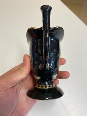 Rare aiguière en porcelaine de Chine à décor de musiciens ottomans sur fond noire, Qianlong — photo 1