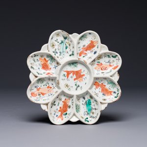 Rare assiette à mendiants en porcelaine de Chine wucai à décor de poisson, Kangxi — photo 1