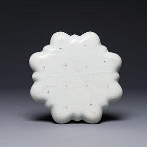 Rare assiette à mendiants en porcelaine de Chine wucai à décor de poisson, Kangxi — photo 2