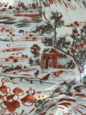 Rare assiette en porcelaine de Chine en grisaille surdécoré aux Pays-Bas, Qianlong — photo 3