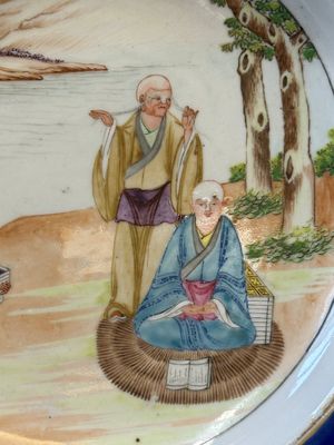 Rare assiette en porcelaine de Chine famille rose de Canton à bordure bleue, 19ème — photo 2