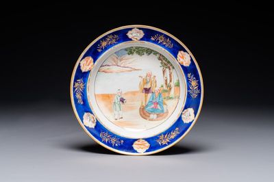 Rare assiette en porcelaine de Chine famille rose de Canton à bordure bleue, 19ème