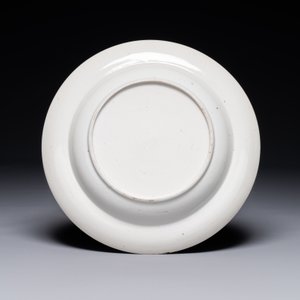 Rare assiette en porcelaine de Chine famille rose de Canton à bordure bleue, 19ème — photo 2