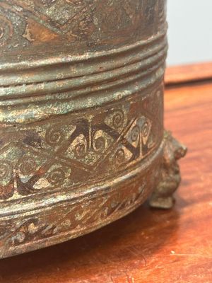 Rare boîte à cosmétiques couvert archaïque de type 'lian' en bronze incrusté d'argent, Chine,  Han occidental — photo 11