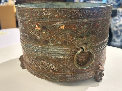 Rare boîte à cosmétiques couvert archaïque de type 'lian' en bronze incrusté d'argent, Chine,  Han occidental — photo 31