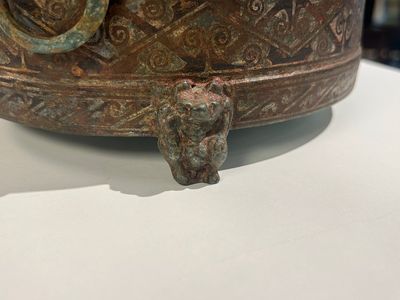 Rare boîte à cosmétiques couvert archaïque de type 'lian' en bronze incrusté d'argent, Chine,  Han occidental — photo 33