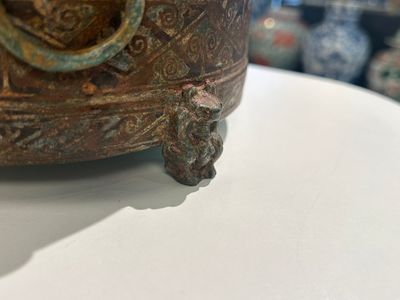Rare boîte à cosmétiques couvert archaïque de type 'lian' en bronze incrusté d'argent, Chine,  Han occidental — photo 34