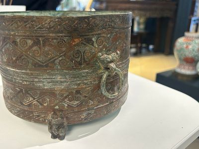 Rare boîte à cosmétiques couvert archaïque de type 'lian' en bronze incrusté d'argent, Chine,  Han occidental — photo 36
