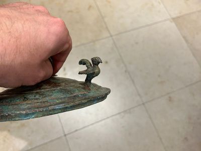 Rare boîte à cosmétiques couvert archaïque de type 'lian' en bronze incrusté d'argent, Chine,  Han occidental — photo 45
