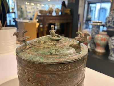 Rare boîte à cosmétiques couvert archaïque de type 'lian' en bronze incrusté d'argent, Chine,  Han occidental — photo 49
