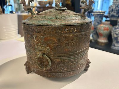 Rare boîte à cosmétiques couvert archaïque de type 'lian' en bronze incrusté d'argent, Chine,  Han occidental — photo 50