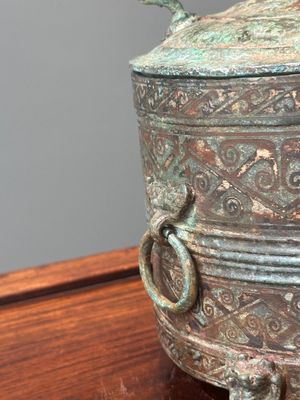 Rare boîte à cosmétiques couvert archaïque de type 'lian' en bronze incrusté d'argent, Chine,  Han occidental — photo 7