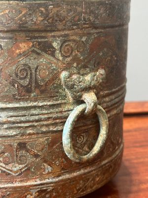 Rare boîte à cosmétiques couvert archaïque de type 'lian' en bronze incrusté d'argent, Chine,  Han occidental — photo 10