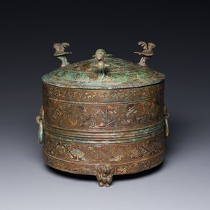 Rare boîte à cosmétiques couvert archaïque de type 'lian' en bronze incrusté d'argent, Chine,  Han occidental — photo 1