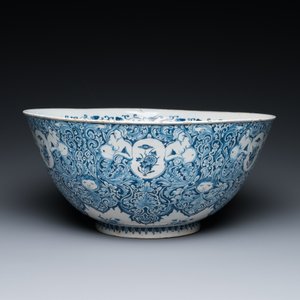 Rare bol en faïence de Delft en bleu et blanc à décor de grotesques dans le style de Daniel Marot, daté 1720 — photo 5