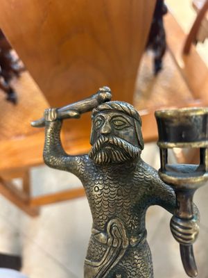 Rare bougeoir de type 'homme sauvage' en bronze, Flandre ou Allemagne, 15/16ème — photo 3