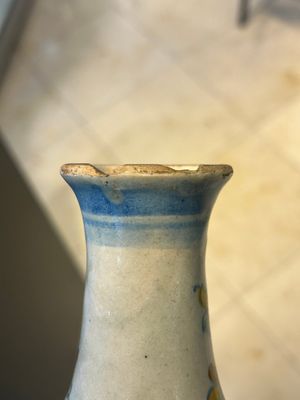 Rare bouteille de pharmacie en majolique d'Anvers polychrome à inscription AQ DE ENDIV, milieu du 16ème — photo 2