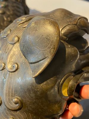 Rare brûle-parfum en forme de lion en bronze incrusté, Chine, Ming — photo 18