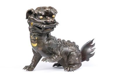Rare brûle-parfum en forme de lion en bronze incrusté, Chine, Ming