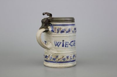 Rare chope à bière Westerwald, avec monture en étain et inscription, 17e