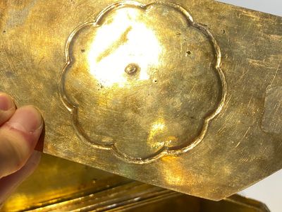 Rare coffret impérial en filigrane d'argent doré et émaillé incrusté de pierres précieuses, Chine, Qianlong — photo 14