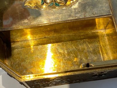 Rare coffret impérial en filigrane d'argent doré et émaillé incrusté de pierres précieuses, Chine, Qianlong — photo 16