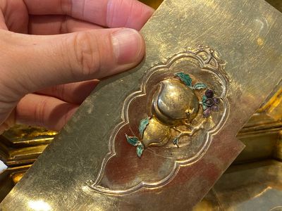 Rare coffret impérial en filigrane d'argent doré et émaillé incrusté de pierres précieuses, Chine, Qianlong — photo 17