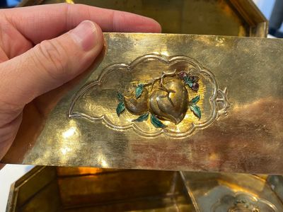 Rare coffret impérial en filigrane d'argent doré et émaillé incrusté de pierres précieuses, Chine, Qianlong — photo 9