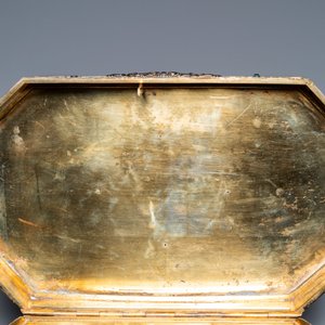 Rare coffret impérial en filigrane d'argent doré et émaillé incrusté de pierres précieuses, Chine, Qianlong — photo 9