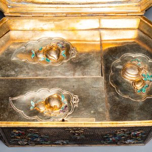 Rare coffret impérial en filigrane d'argent doré et émaillé incrusté de pierres précieuses, Chine, Qianlong — photo 10