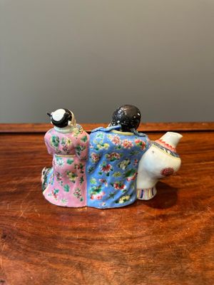 Rare compte-gouttes en porcelaine de Chine famille rose en forme de Libai, Qianlong/Jiaqing — photo 2