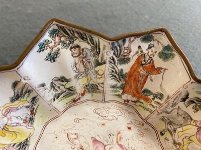 Rare coupe en forme d'étoile en émaux de Canton à décor des 'huit immortels', Chine, Qianlong — photo 11