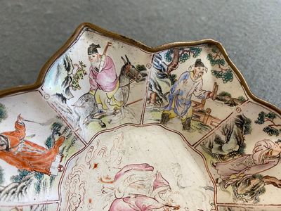 Rare coupe en forme d'étoile en émaux de Canton à décor des 'huit immortels', Chine, Qianlong — photo 10