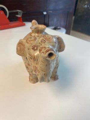 Rare cruche en grès peint polychrome en forme d'éléphant, Vietnam, dynastie Lê, 16ème — photo 2