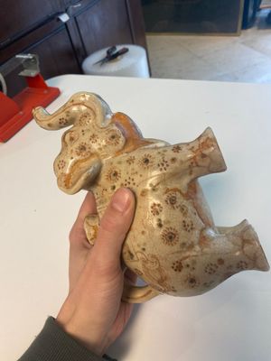 Rare cruche en grès peint polychrome en forme d'éléphant, Vietnam, dynastie Lê, 16ème — photo 7