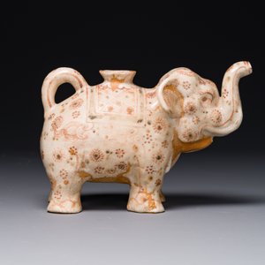Rare cruche en grès peint polychrome en forme d'éléphant, Vietnam, dynastie Lê, 16ème — photo 4